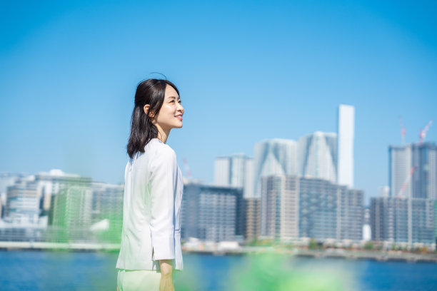 展望未来的职业女性图片下载