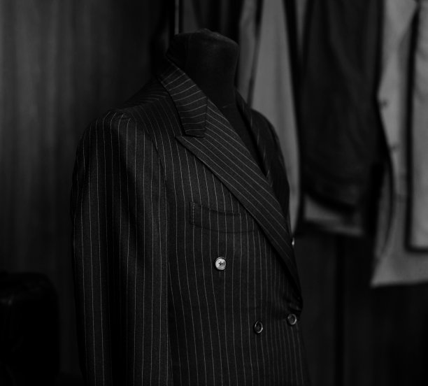 时髦的蓝色西装图片下载