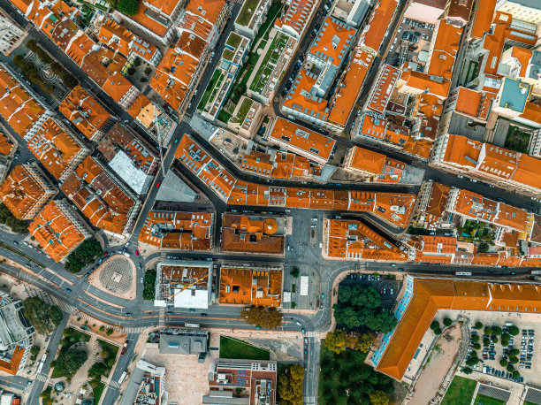 多云天里斯本的鸟瞰图图片下载