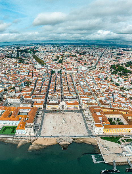 多云天里斯本的鸟瞰图图片下载