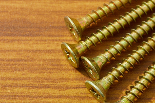青铜色螺丝钉特写照片图片下载