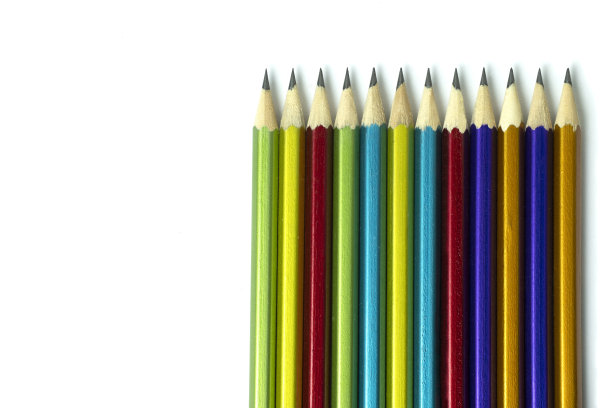 彩色铅笔孤立在白色背景上，一个信息的地方。图片下载