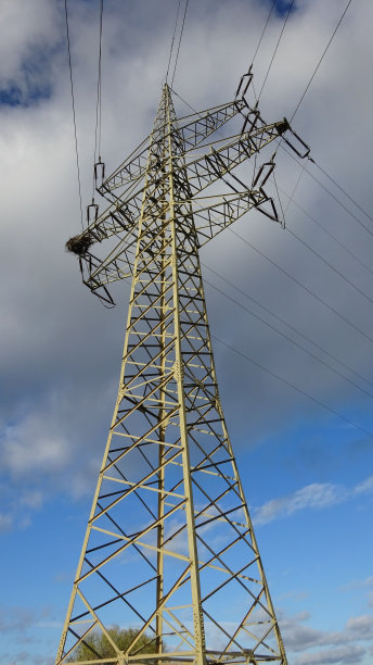 用于供电的高压电源杆图片下载