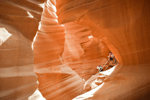 漫步在下羚羊峡谷图片下载
