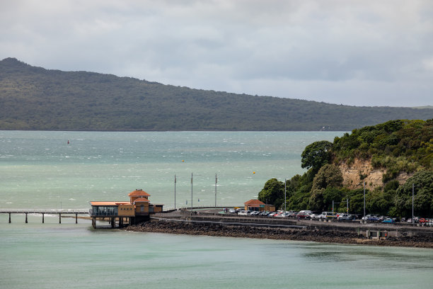 新西兰奥克兰的Rangitoto岛和Waitemata港图片下载