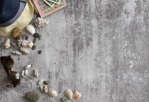 旅游服装上的浅色粉彩背景。平铺，俯视图。世界旅游日图片下载