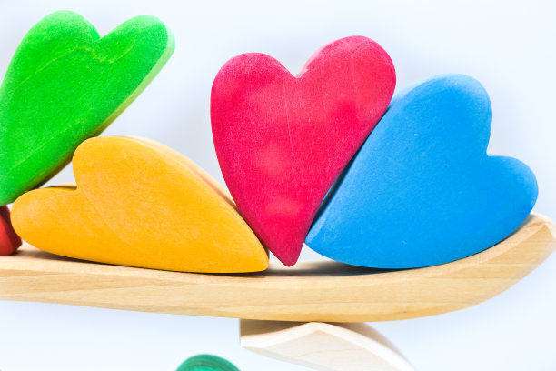 彩色可爱的心形积木图片下载