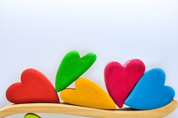 彩色可爱的心形积木图片下载