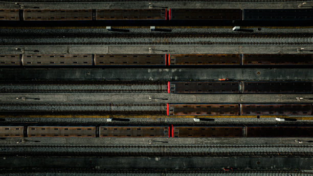 里斯本客运列车航拍图图片下载