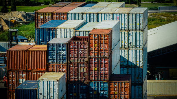 里斯本货运集装箱的航拍图片图片下载