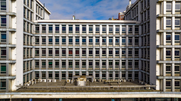 里斯本建筑的航拍图，造型非常美观图片下载