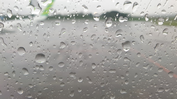 飞机窗口(准备起飞)图片下载