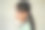 微笑的小学女孩在室内图片下载
