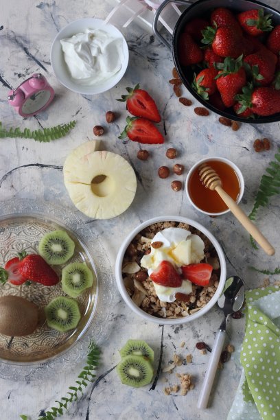 格兰诺拉麦片，燕麦粥，水果和坚果图片下载