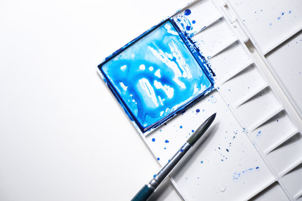 艺术家水彩混合调色板盘子上的白色背景的标志和横幅。设计、创意和插图。图片下载