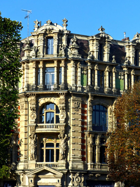 里尔，2022年9月:弗兰德斯州首府里尔建筑的宏伟立面图片下载