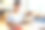 一群快乐的学生在大学图书馆一起学习和工作图片下载