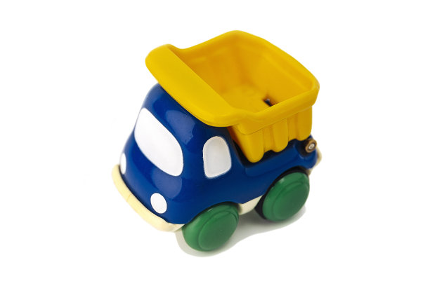 白色背景上的玩具儿童自卸卡车图片下载