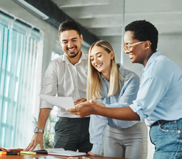 商务会议女商人女办公室肖像工作职业快乐的商人团队合作同事商人创业创造性的学生教育项目图片下载