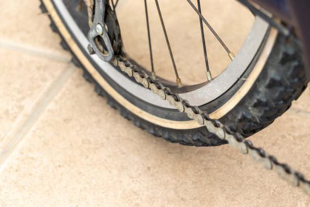 靠近自行车链图片下载