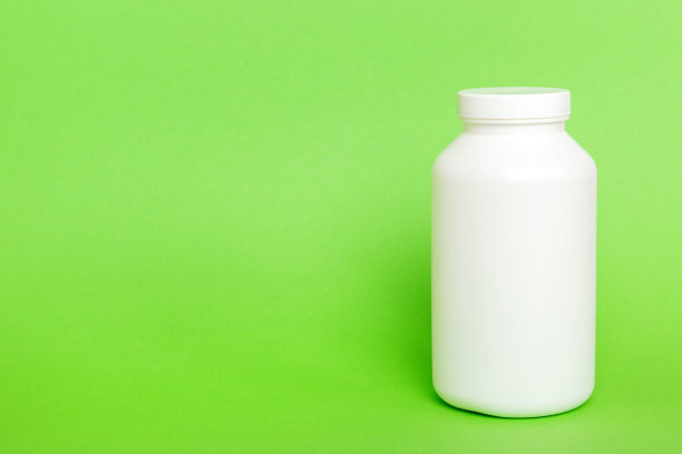 补充药丸与药瓶保健和医疗顶视图。维生素药片。俯视图模型瓶的药丸和维生素与绿叶，天然有机生物补充，复制空间图片下载