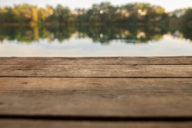 木制码头的照片。图片下载