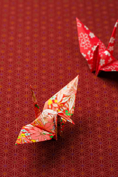 日语“Orizuru”，折叠的纸鹤图片下载