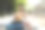 年轻女子在户外慢跑后休息图片下载