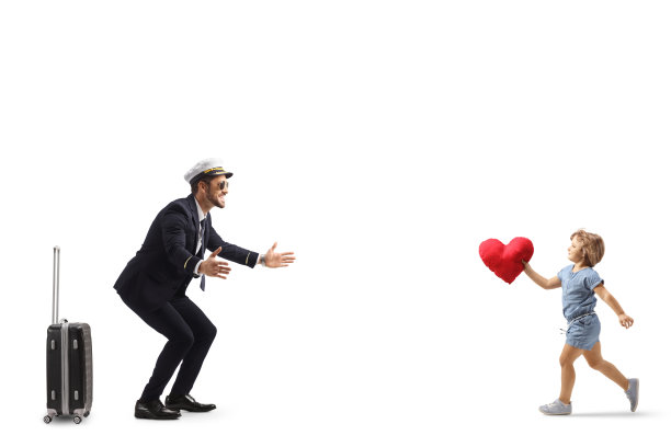 红心女孩跑向飞行员图片下载