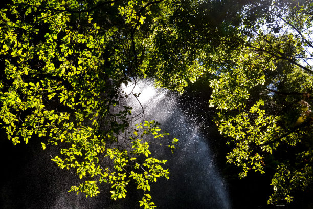 水花瀑布图片下载