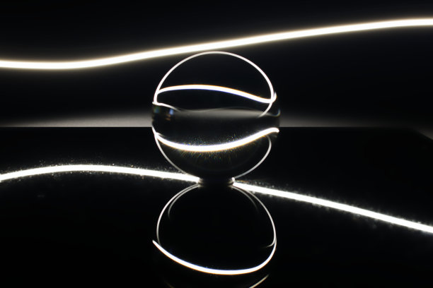 带有条纹的玻璃球图片下载