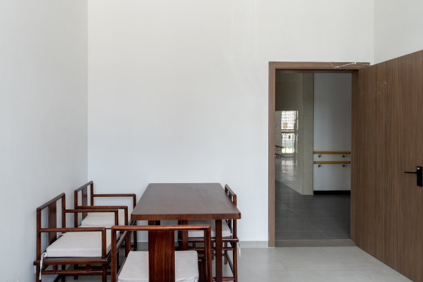 简约优雅的休闲桌椅图片下载