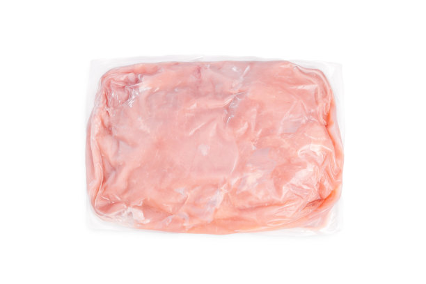 生火鸡牛排。火鸡片装在白底盒子里。Isolade。新鲜的工业火鸡，真空养殖的鸡胸肉。图片下载