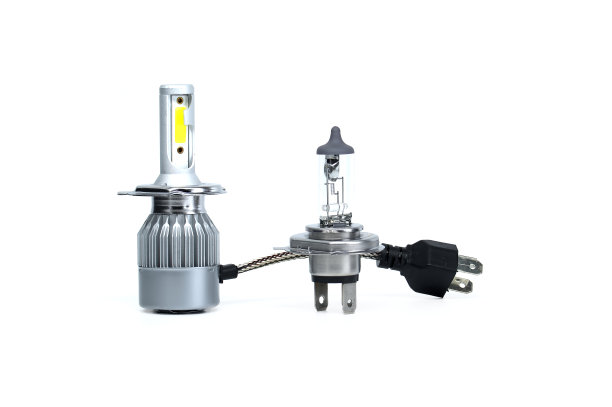 H4卤素灯和白色LED大灯灯泡图片下载