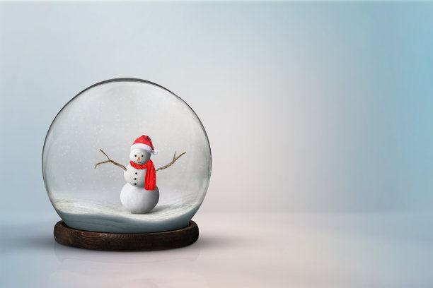 圣诞节的背景是一个雪球。雪球和圣诞节在简单的白色背景。图片下载