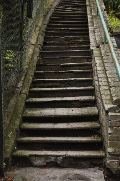古老欧洲城市的石阶。利沃夫,乌克兰图片下载