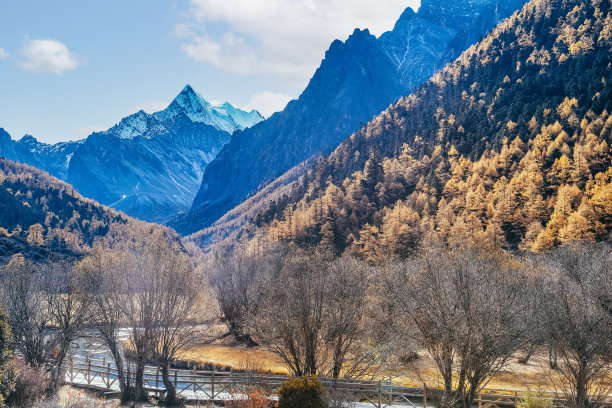 稻城亚丁的秋天图片下载