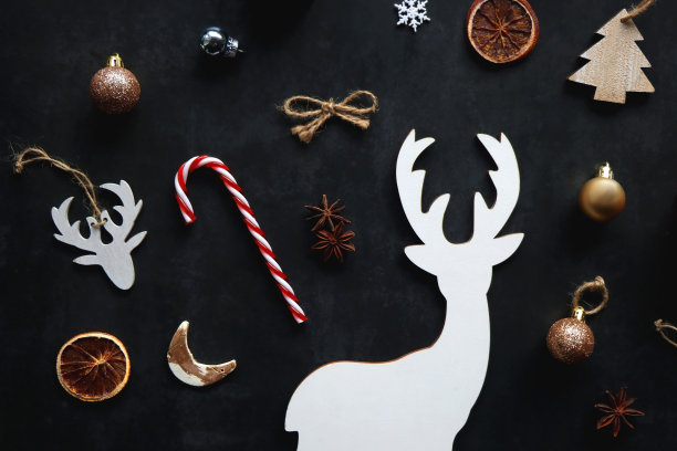 圣诞装饰，礼物和驯鹿图片下载