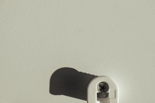 家具在强光下的现代紧固。平的。微距镜头。使用螺丝和支架组装家具图片下载