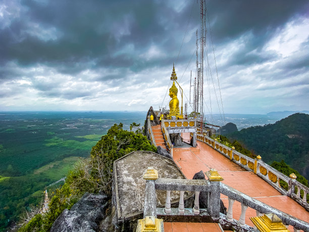 泰国甲米虎穴寺的鸟瞰图图片下载