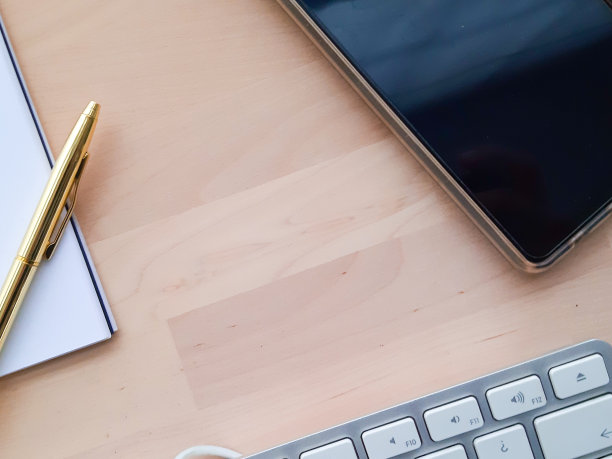 办公桌及商务物件，居家办公场景图片下载