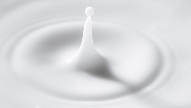 宏牛奶滴，滴上牛奶奶油乳制品酸奶奶昔纹理漩涡平面设计元素为包装传单广告海报奶油飞溅波纹圈图片下载