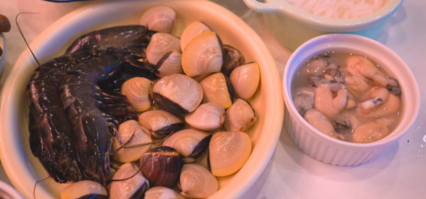 海鲜，大虾和蛤蜊图片下载