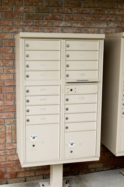 公寓大楼垂直的邮箱图片下载