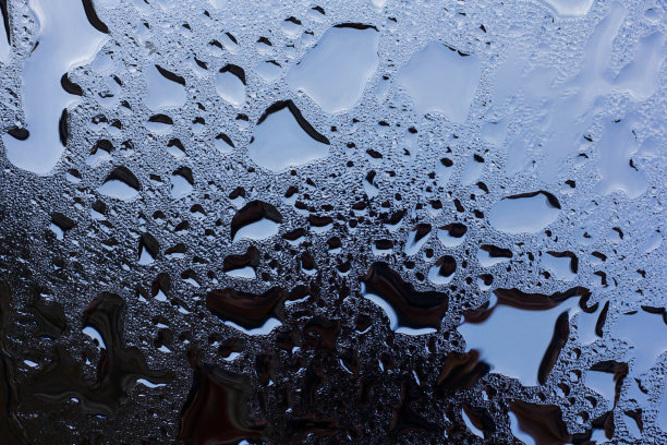 水面上的玻璃反射在镜子上图片下载