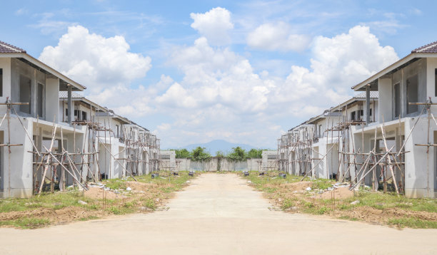 建筑工地正在施工带有预制系统的住宅新房图片下载