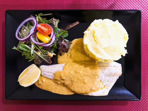 美味的鱼和土豆图片下载