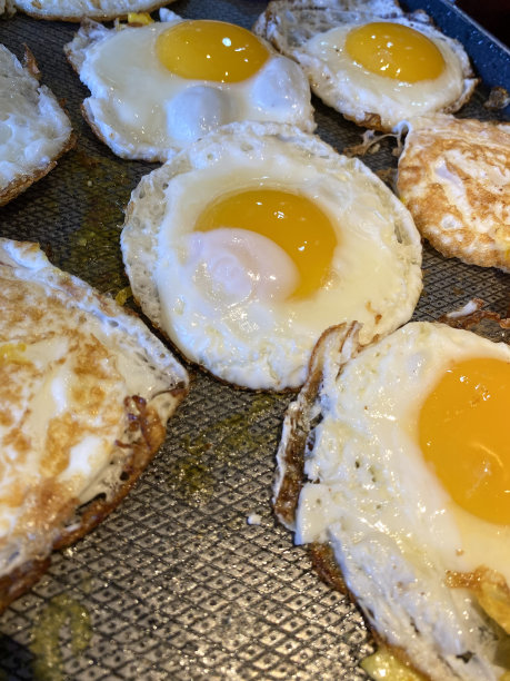 餐厅陈列的煎蛋。图片下载