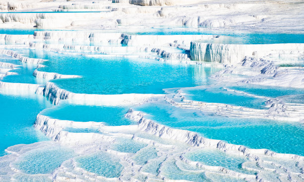 天然石灰华池和露台图片下载