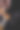 两把化妆刷。黑色背景上的火药云。特写镜头。图片下载
